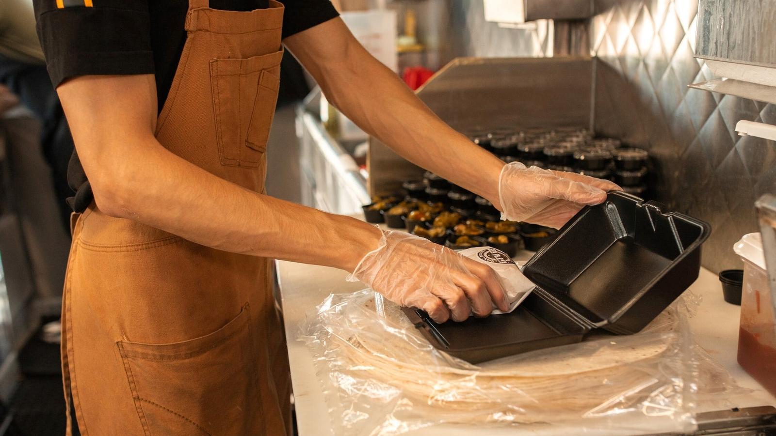 El desafío de la hostelería con el impuesto al plástico - 