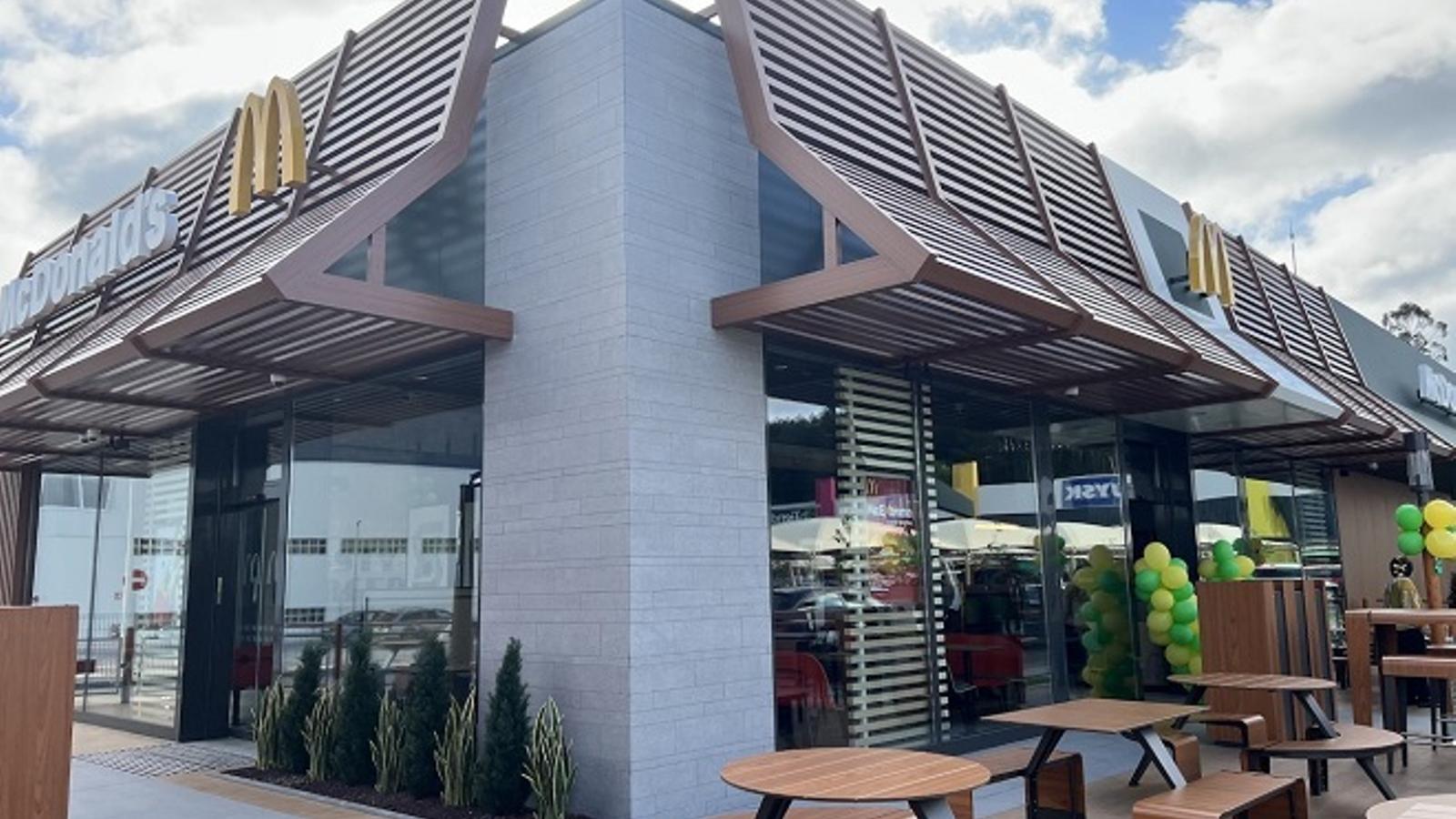 McDonald's abre su primer restaurante en Carballo (A Coruña)