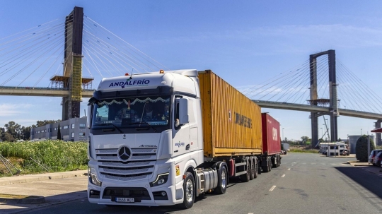 La DGT publica los itinerarios por donde pueden circular los euromodulares el mismo día que entran en vigor