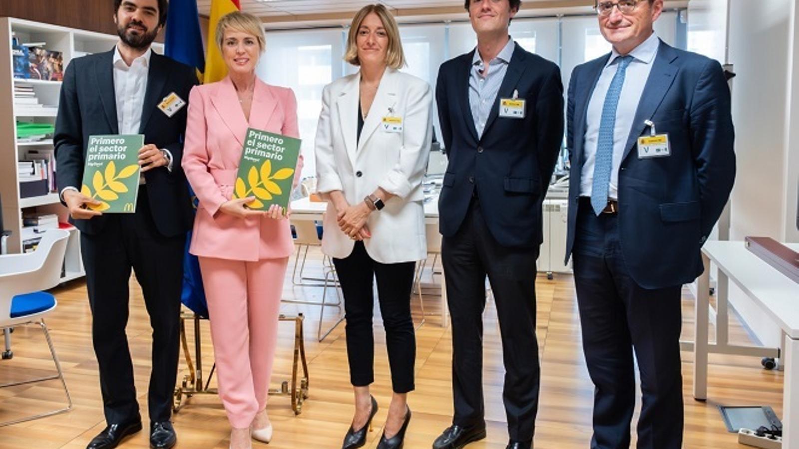 McDonald's recoge los retos del campo español en el libro 'Primero el sector primario'