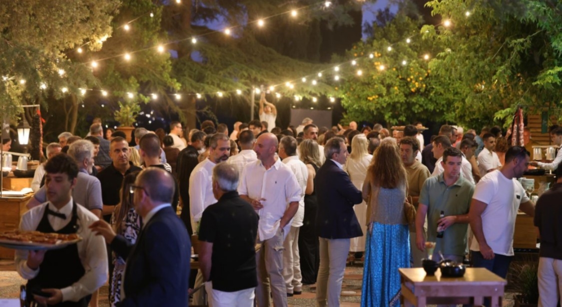Los talleres de Cataluña reúnen a más de 200 profesionales para celebrar su tradicional Cena de San Cristóbal