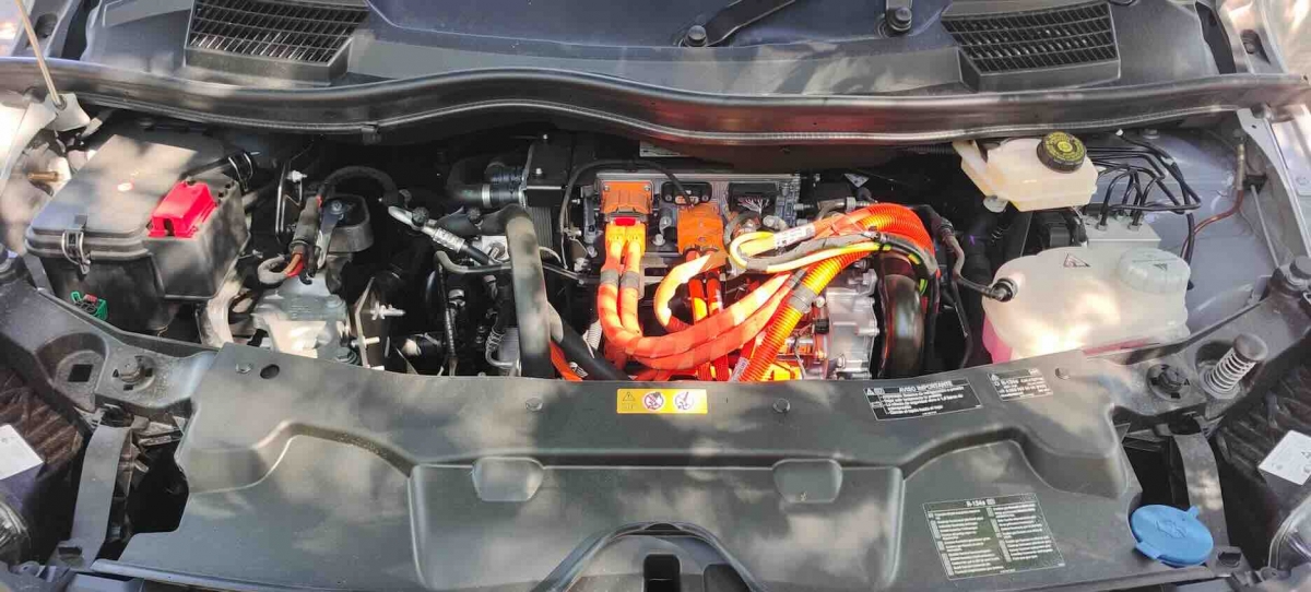 La eVito llena por completo el hueco dejado por el motor diésel.