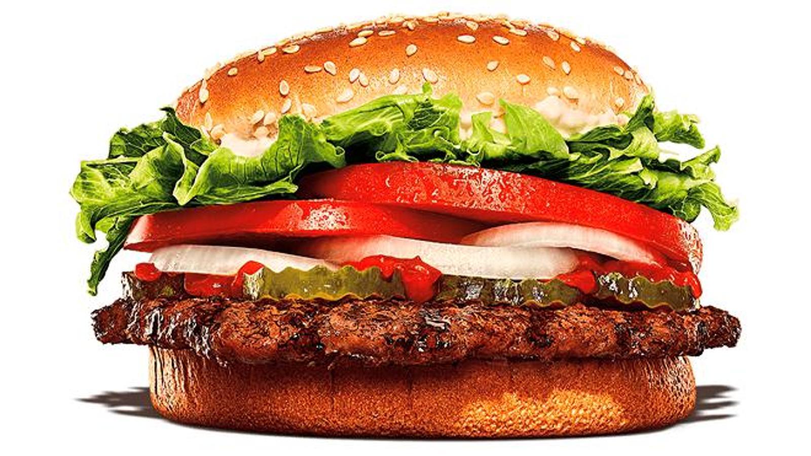 Burger King afronta una demanda por exagerar el tamaño del Whopper en su publicidad