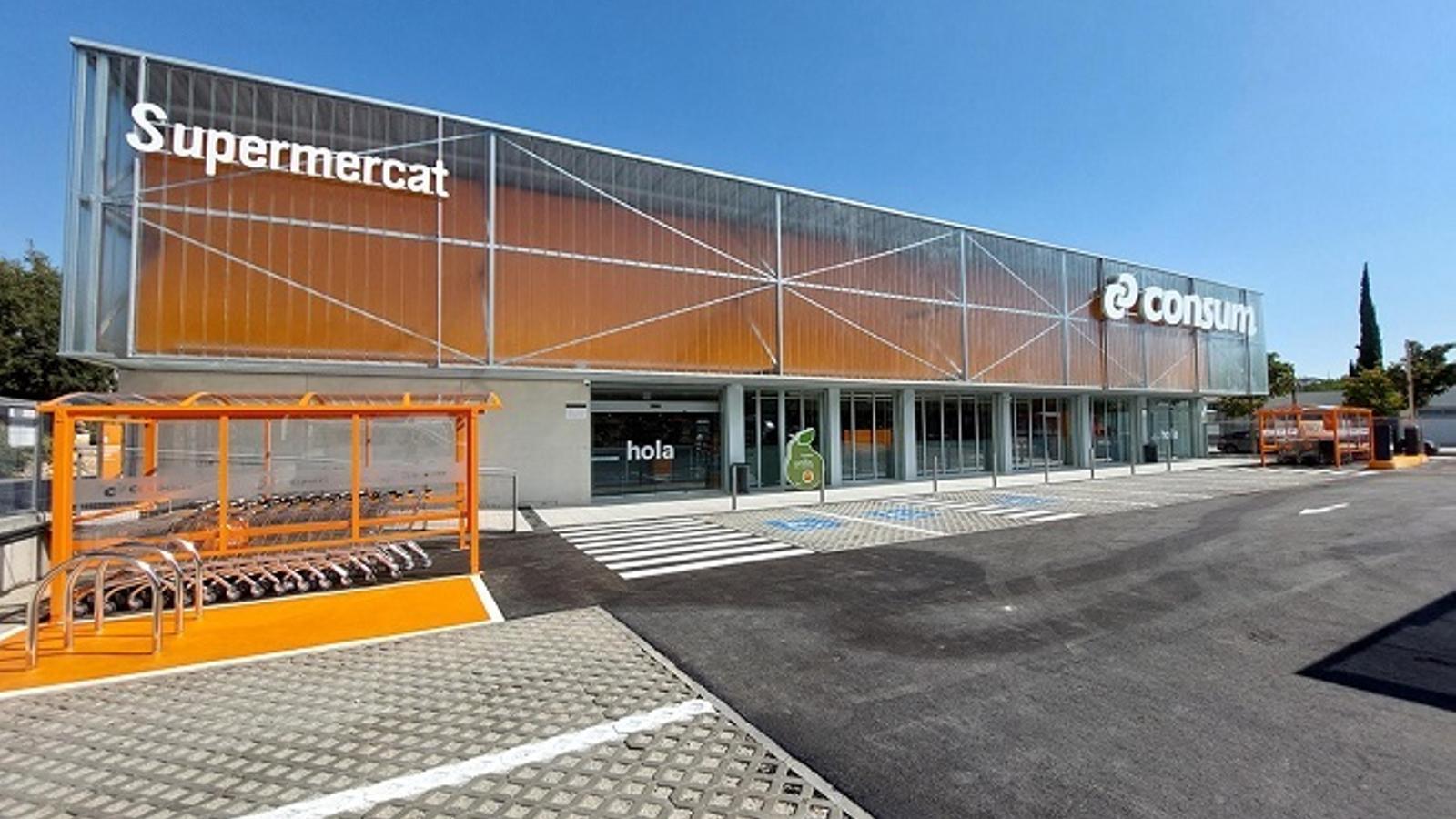 Fachada del nuevo Consum de Figueres (Girona) - Consum