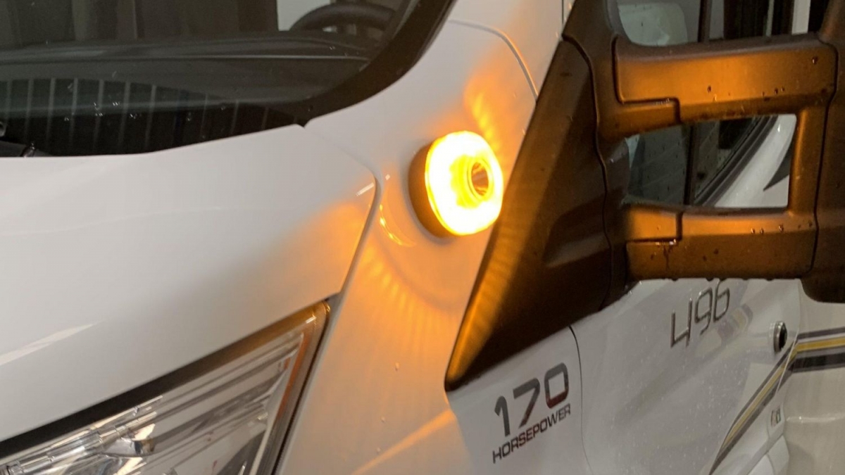 La DGT multará con 200 euros este verano a los vehículos que no lleven la baliza V-16
