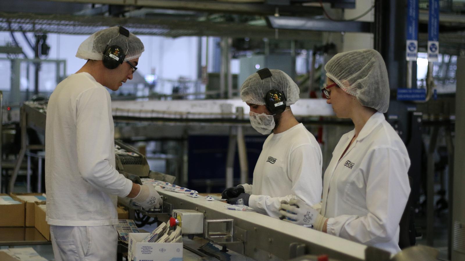 Nestlé saca músculo gracias a las exportaciones y la innovación0919 - Nestlé en España 2018 - Fábrica de Nestlé en Pontecesures.JPG - 