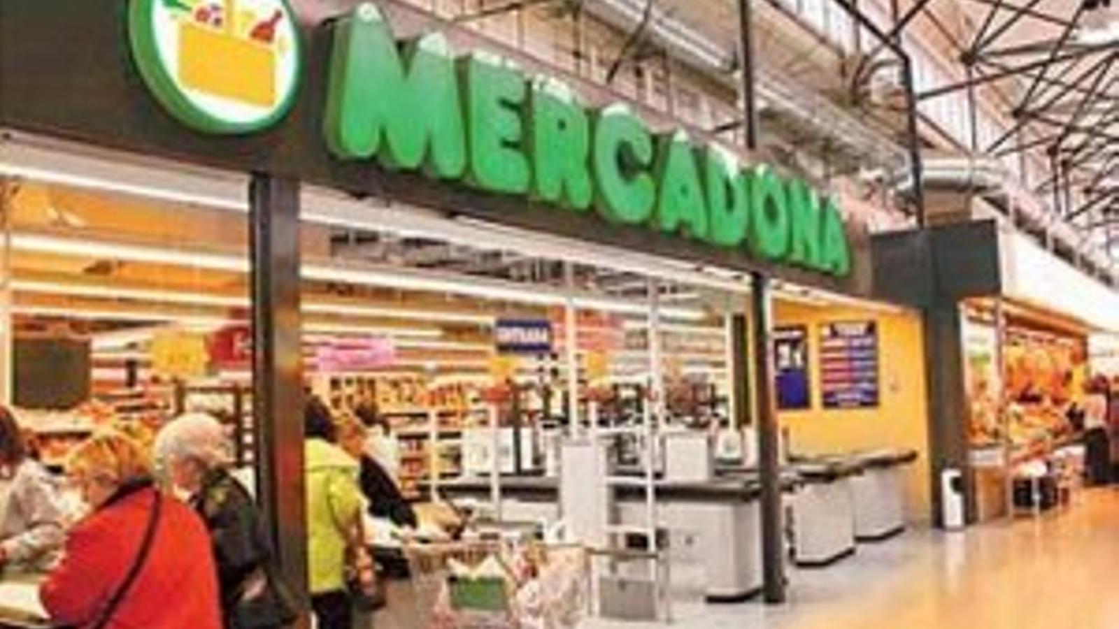 Fachada de un establecimiento de Mercadona. - 
