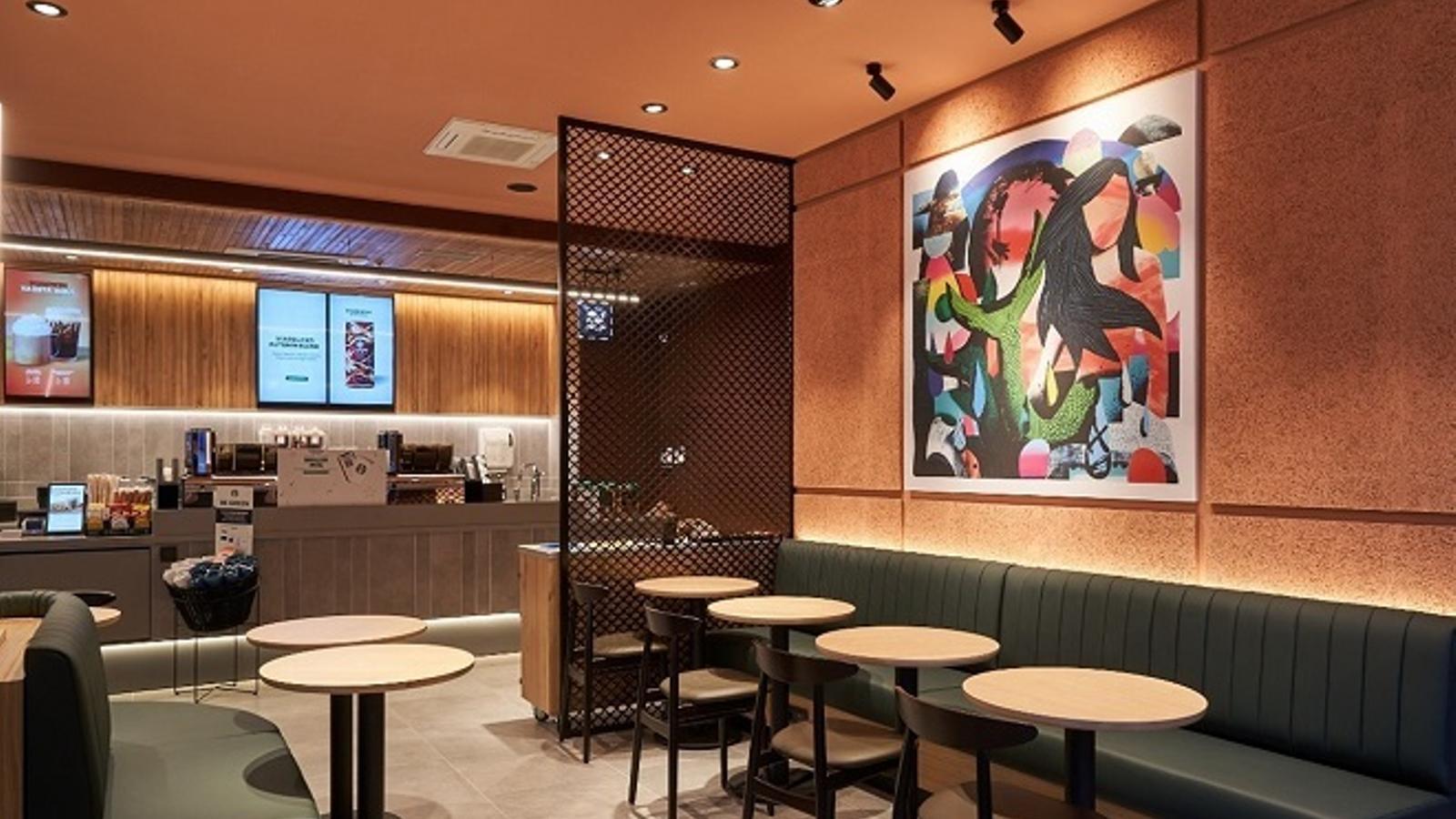 Interior del nuevo Starbucks de Valladolid - 