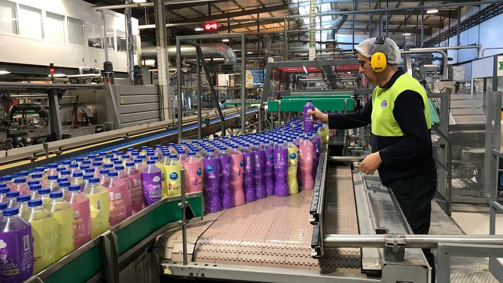 Línea de envasado de Nestlé Aquarel - Nestlé