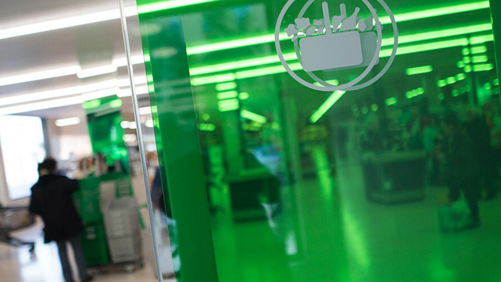 Mercadona inaugura un nuevo supermercado en el mercado municipal de Salt (Girona)