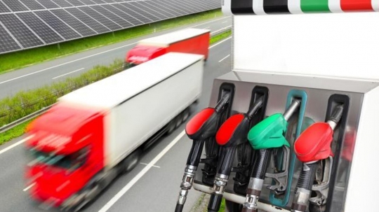 Europa concede un año más al transporte terrestre para que empiece a pagar por sus emisiones