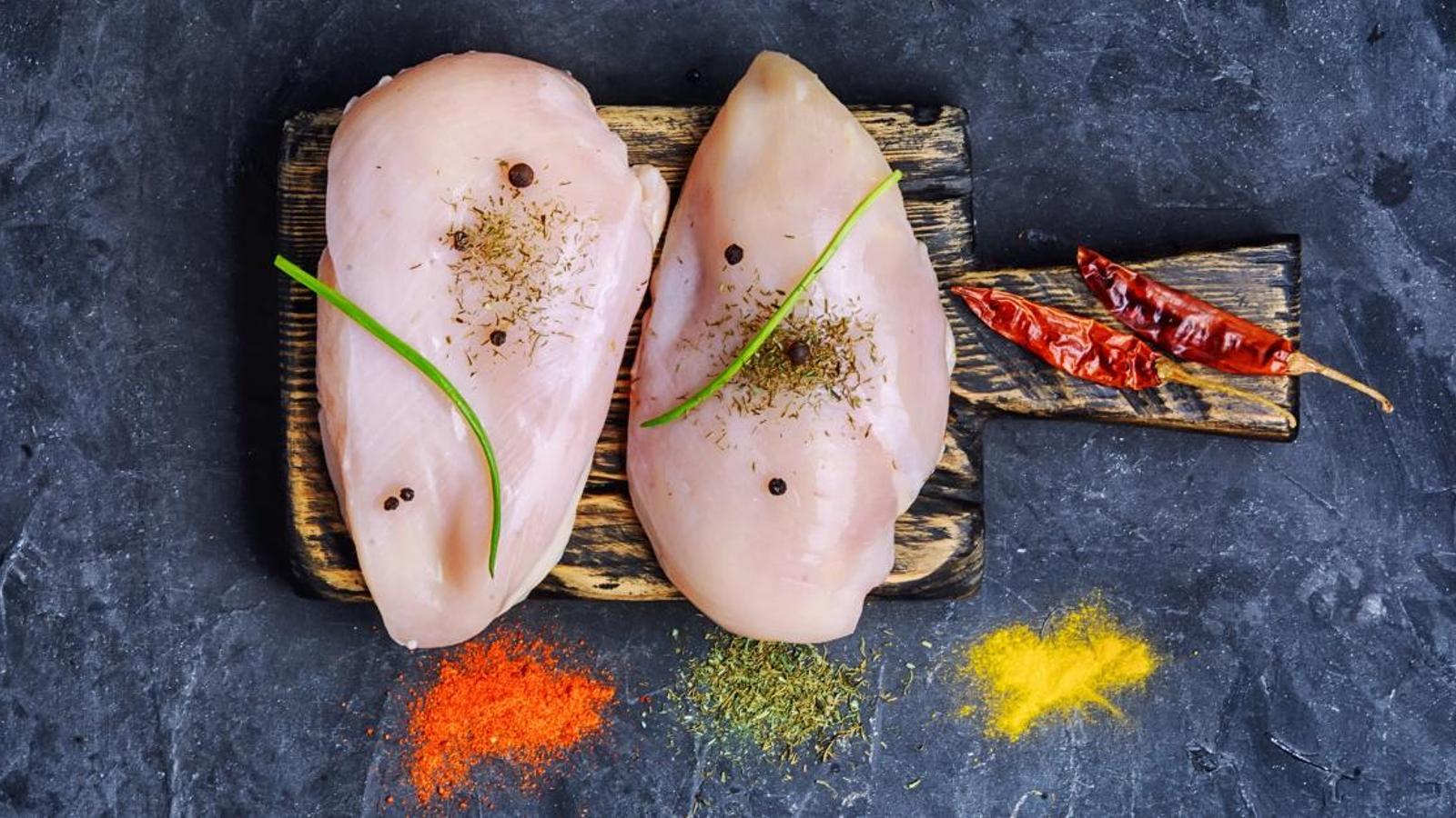 ¿Son ciertos los mitos sobre la carne de pollo?