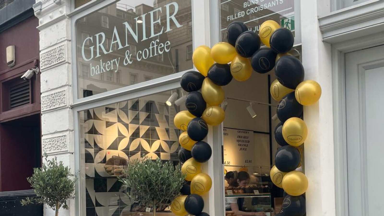 Fachada de una cafetería Granier en Londres. - 