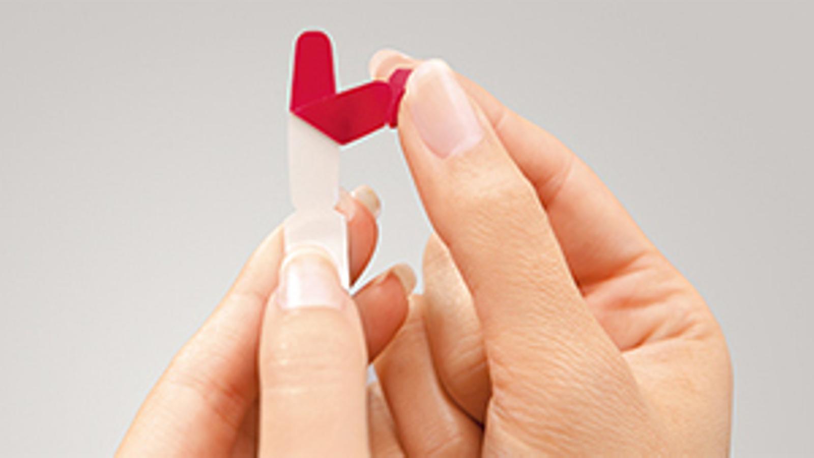 Kiko amplía su gama con esmalte de manicura adhesivo