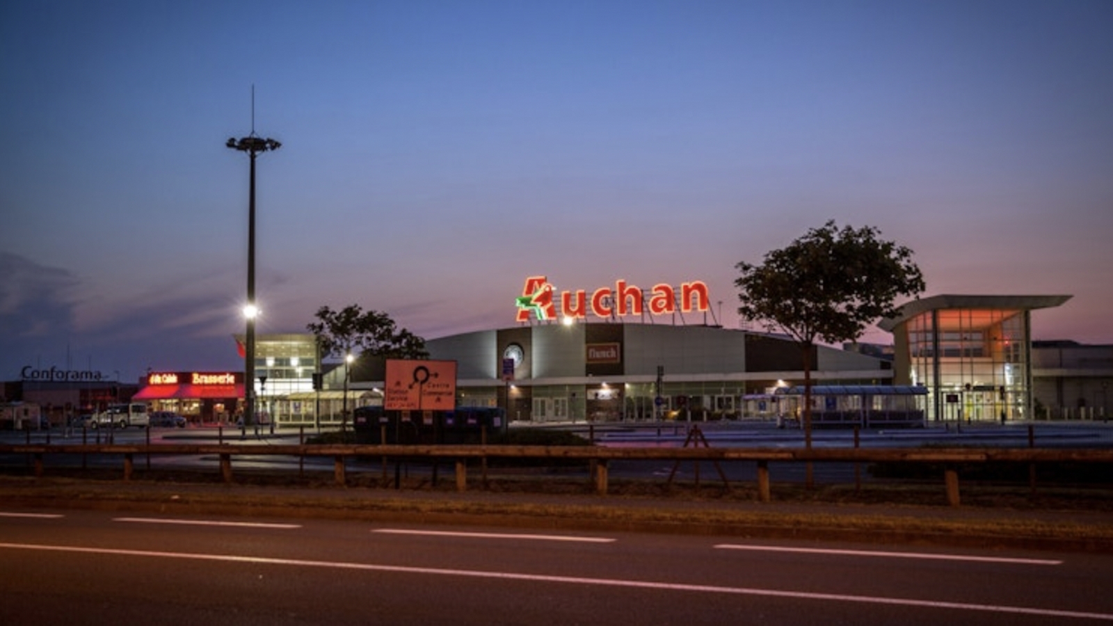Auchan Retail recibe una línea de crédito de 1.200 millones de euros para acelerar la transformación de su negocio