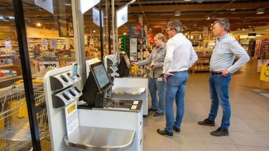 Los supermercados recuperan la normalidad después de la caída de Redsys a primera hora del lunes