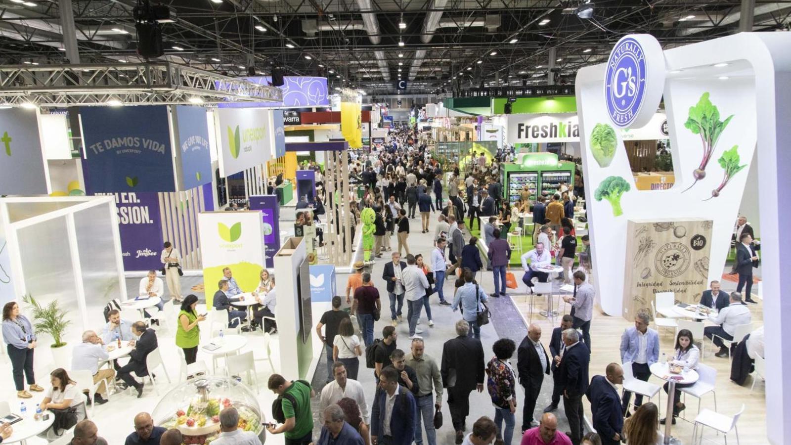 Asistentes y stands en la pasada edición de Fruit Attraction. - 