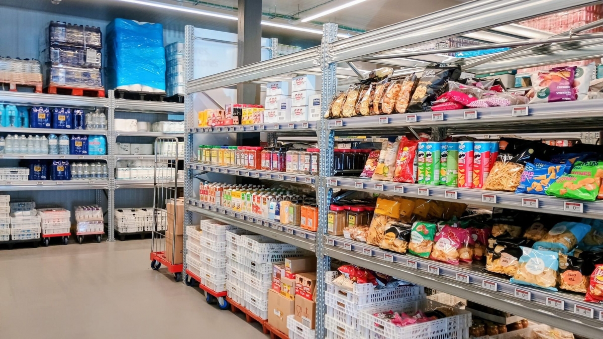 Sección de producto seco en el cash&carry de BonÀrea en Leganés.