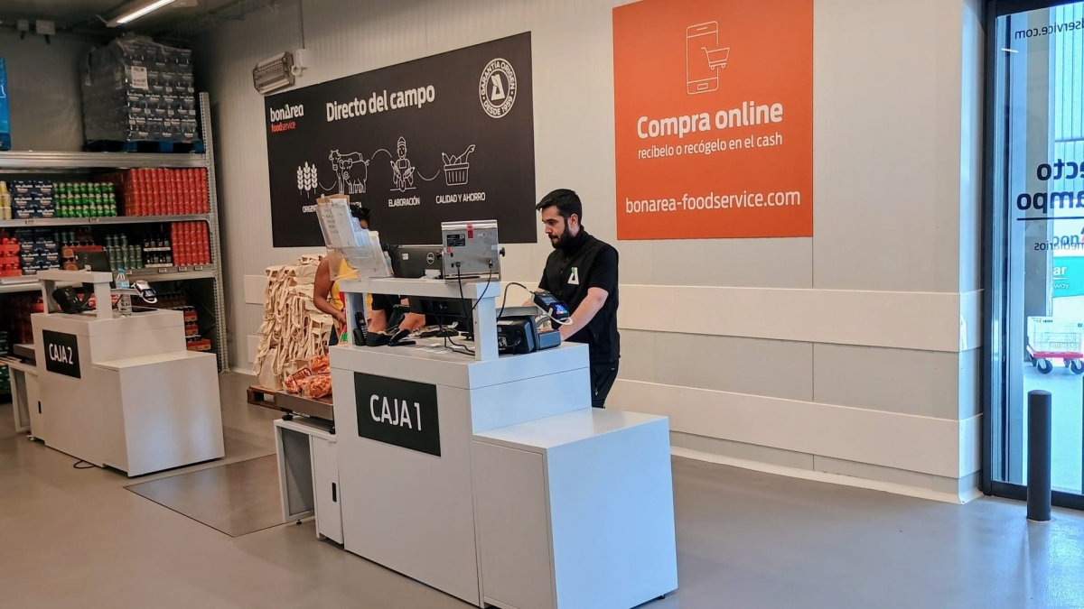 Entrada del cash&carry de BonÀrea en Leganés. 