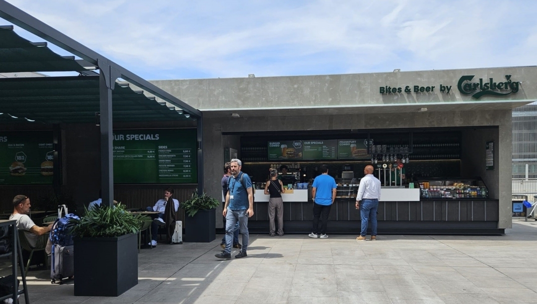 Nueva cervecería Carlsberg en el aeropuerto de Barcelona. - 