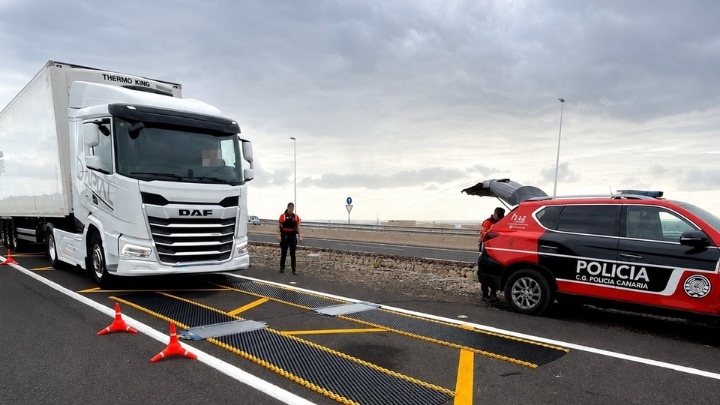 La Policía detecta 27 infracciones e inmoviliza cuatro camiones por exceso de carga en Tenerife