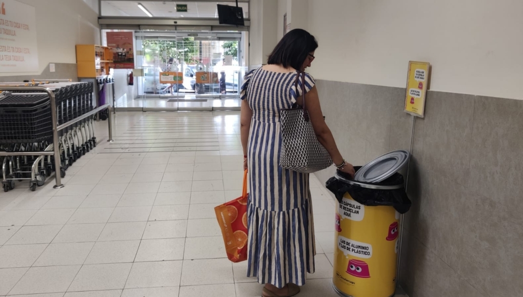 Consum instala contenedores para reciclar cápsulas de café en sus tiendas de Valencia capital
