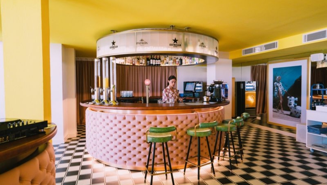 Zona de coctelería en el Bámbola di Grosso de Ibiza.