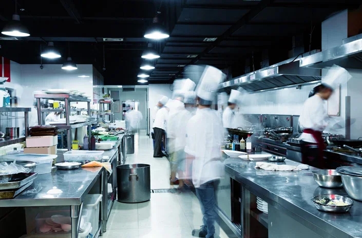 Cómo pueden reducir eficientemente los residuos de cartón los hoteles y restaurantes