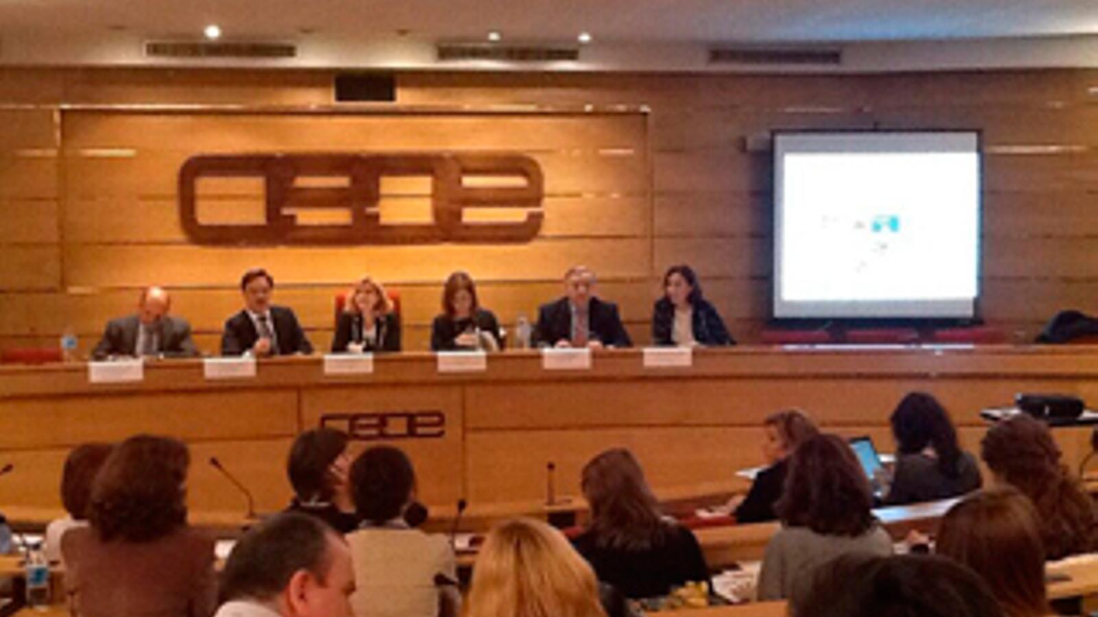 PRESENTACIÓN GUÍA INFORMACIÓN AL CONSUMIDOR - 